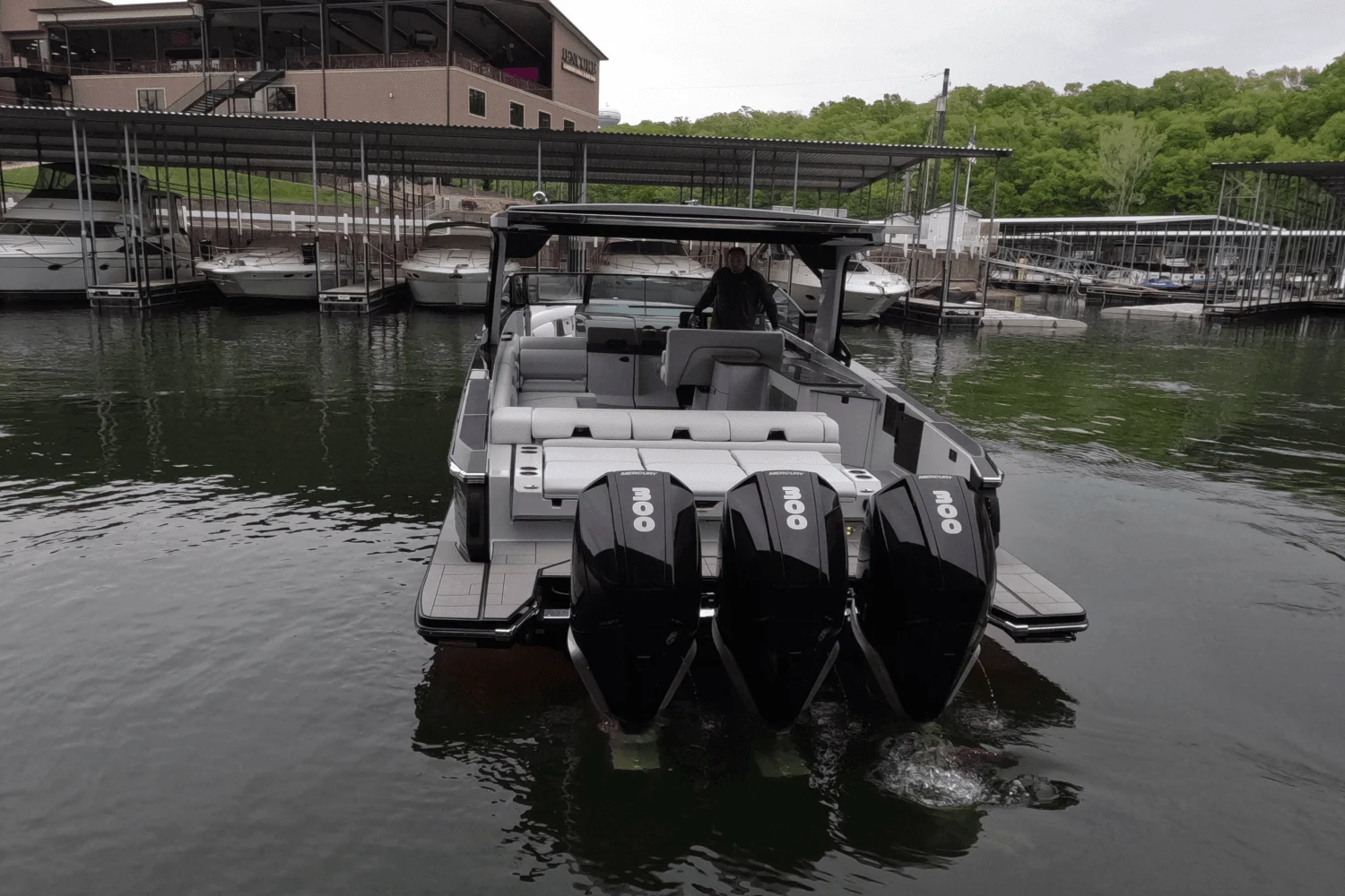 2023 Aviara
                                                             AV36 Outboard Image Thumbnail #2