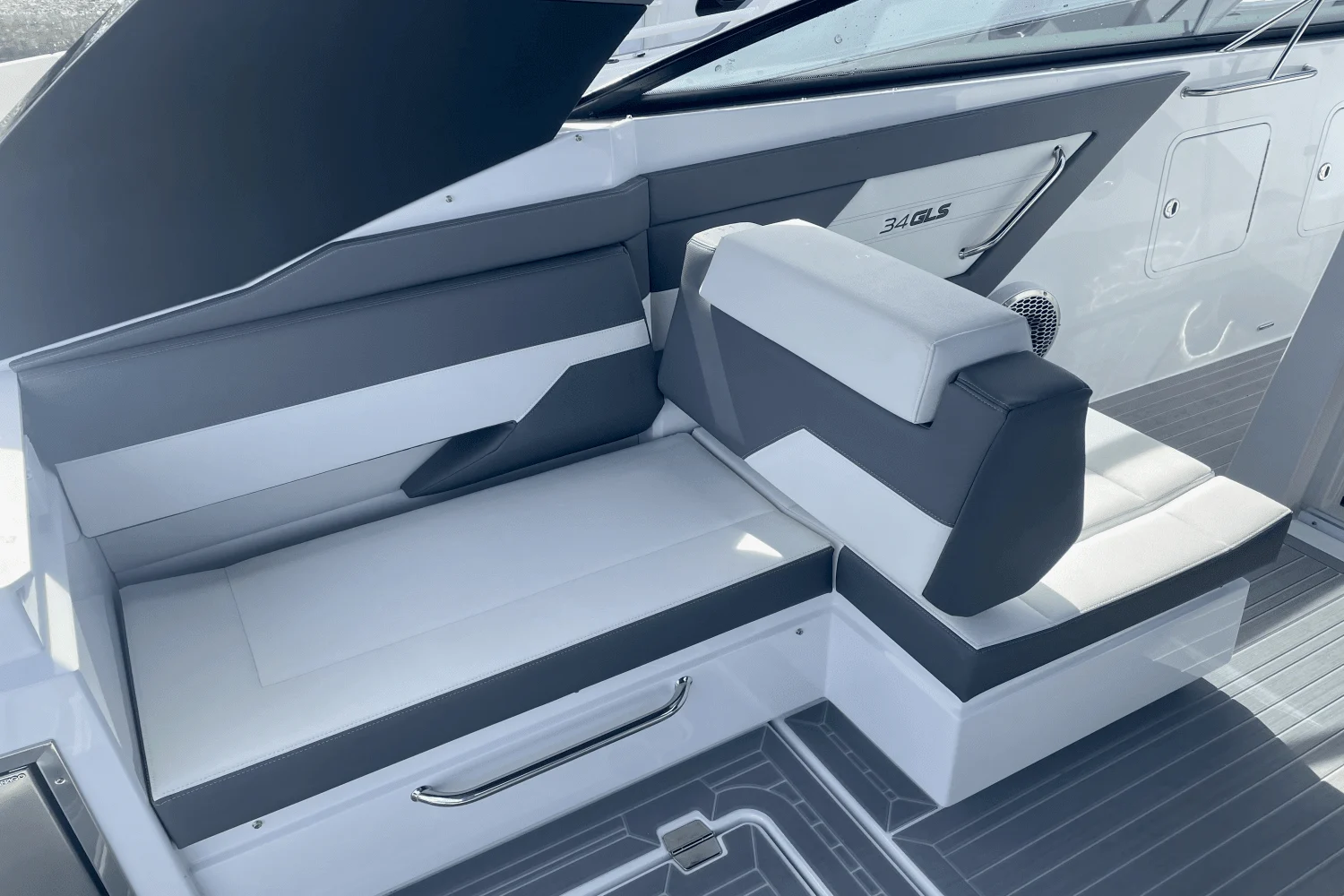 2023 Cruisers Yachts
                                                             34 GLS Outboard Image Thumbnail #11