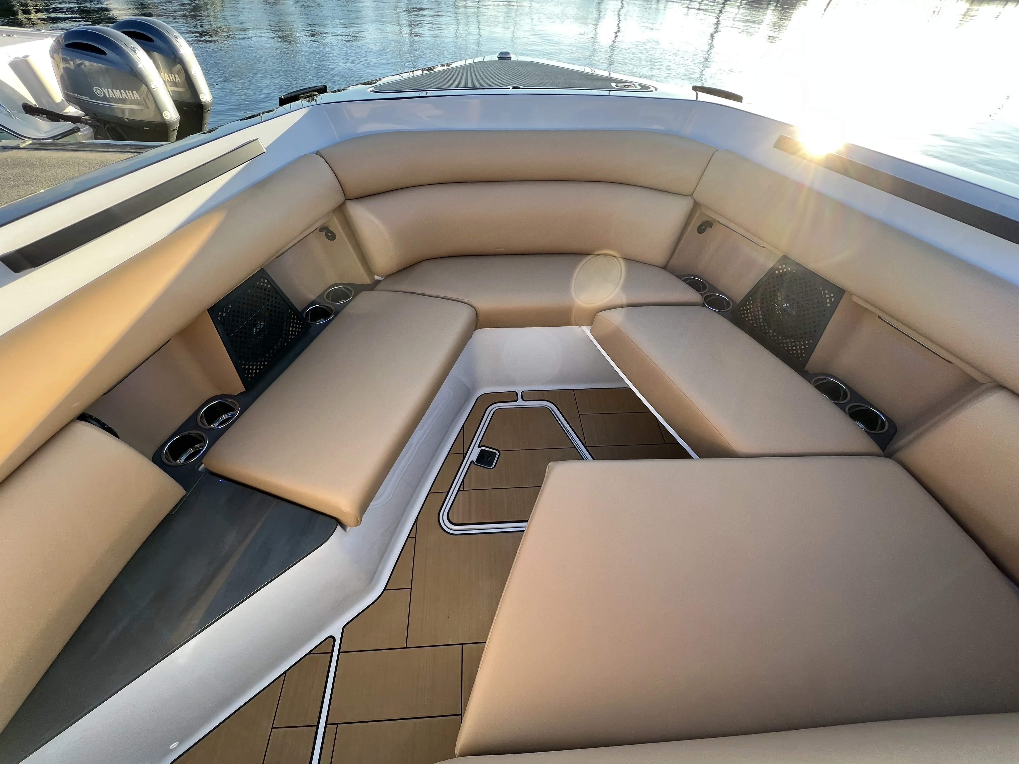2023 Aviara
                                                             AV32 Outboard Image Thumbnail #25