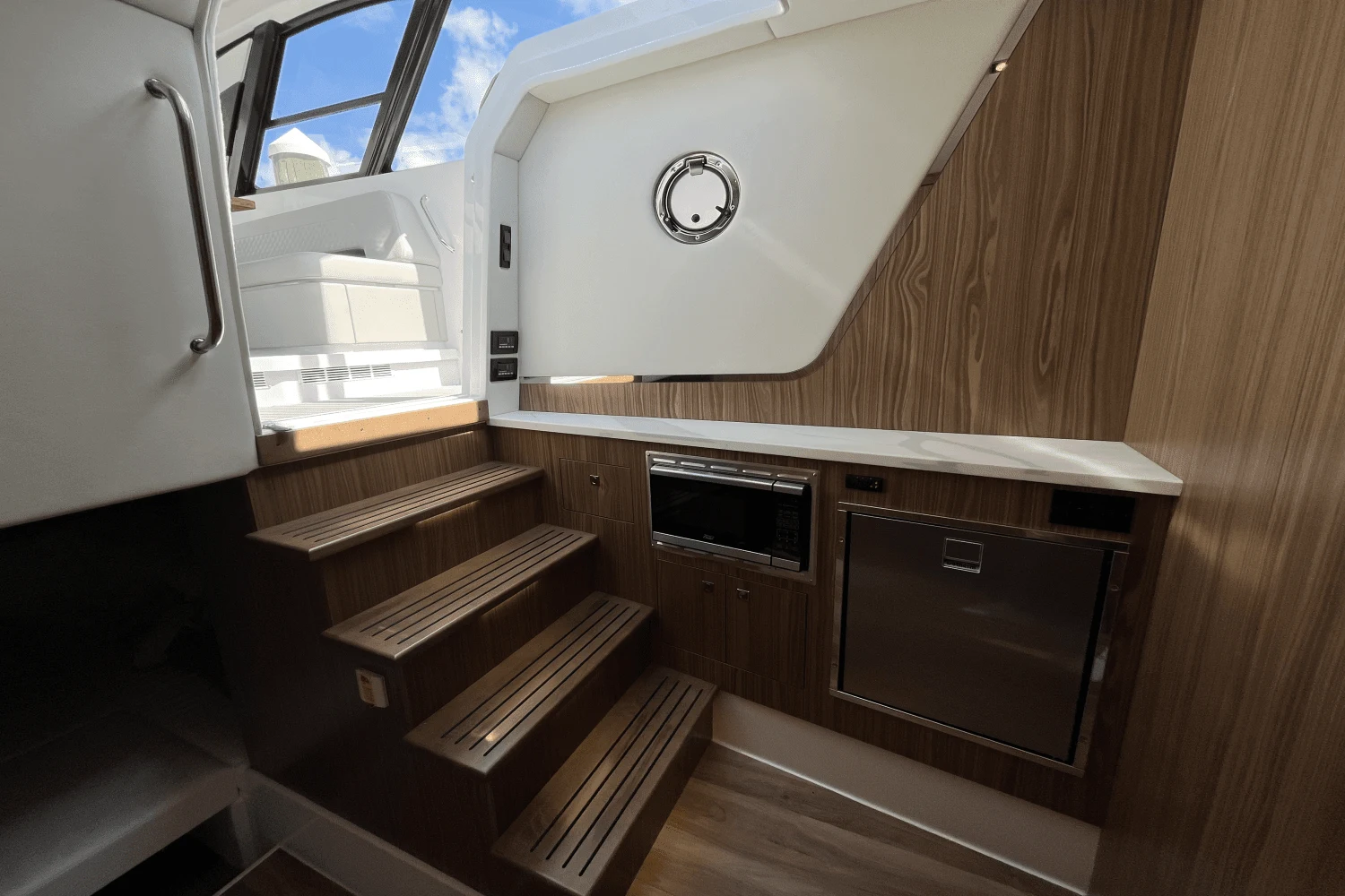 2023 Cruisers Yachts
                                                             50 GLS Outboard Image Thumbnail #11