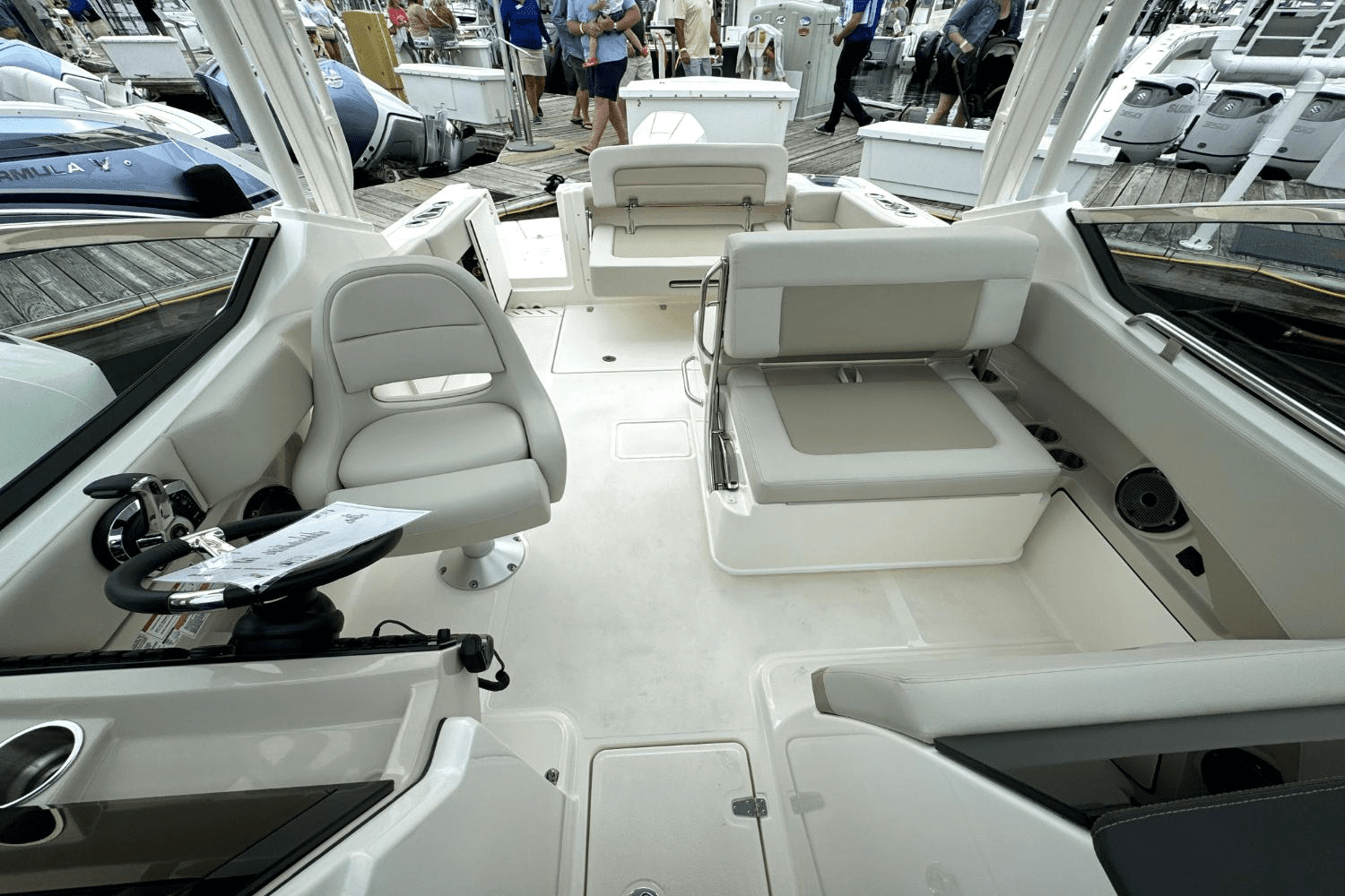 2025 Boston Whaler 240 Vantage Image Thumbnail #17