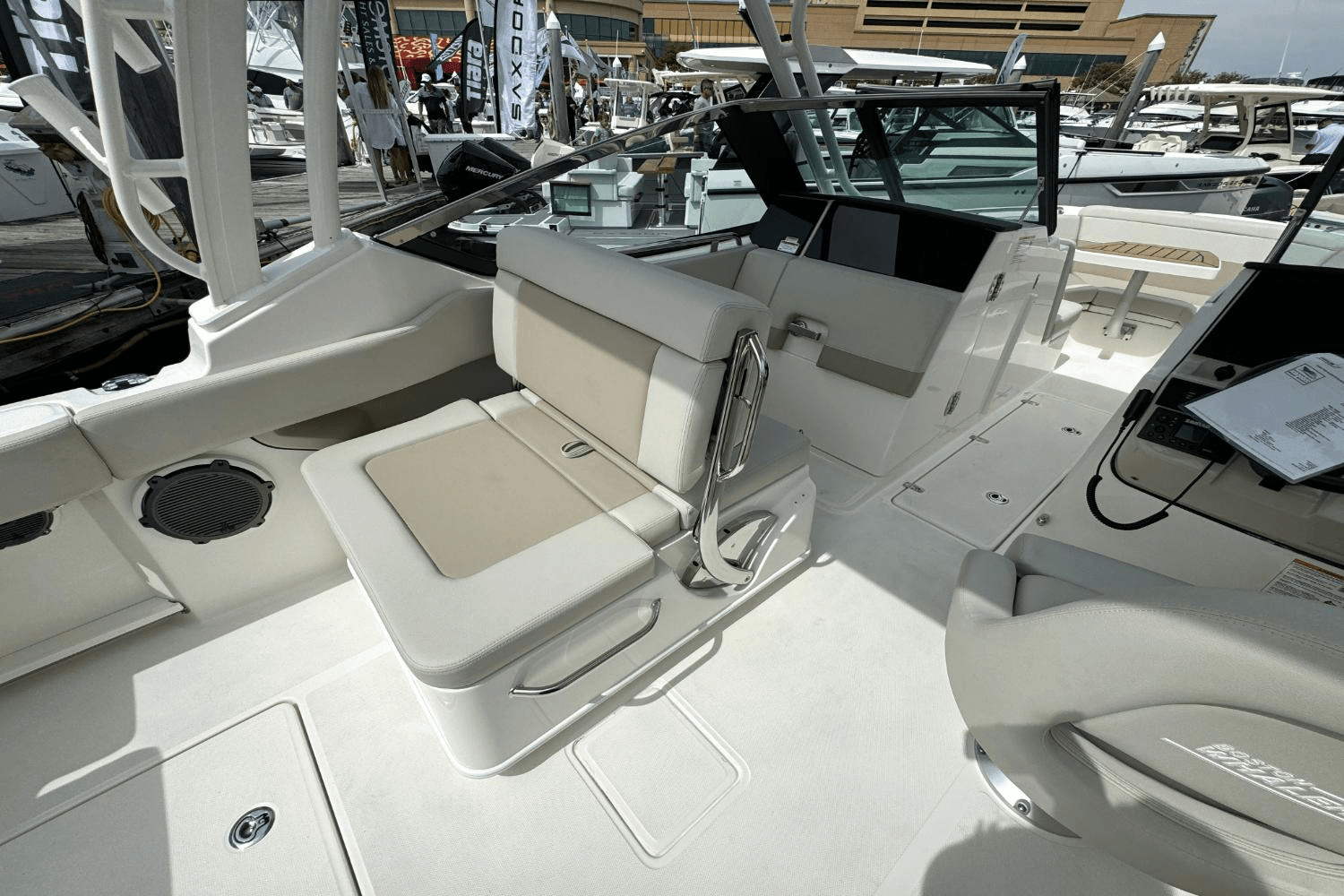 2025 Boston Whaler 240 Vantage Image Thumbnail #11