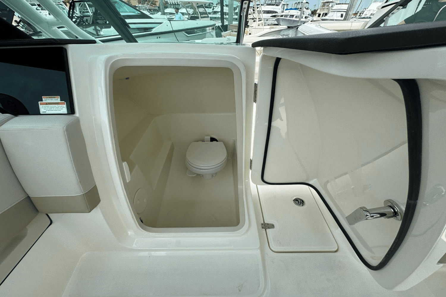 2025 Boston Whaler 240 Vantage Image Thumbnail #23