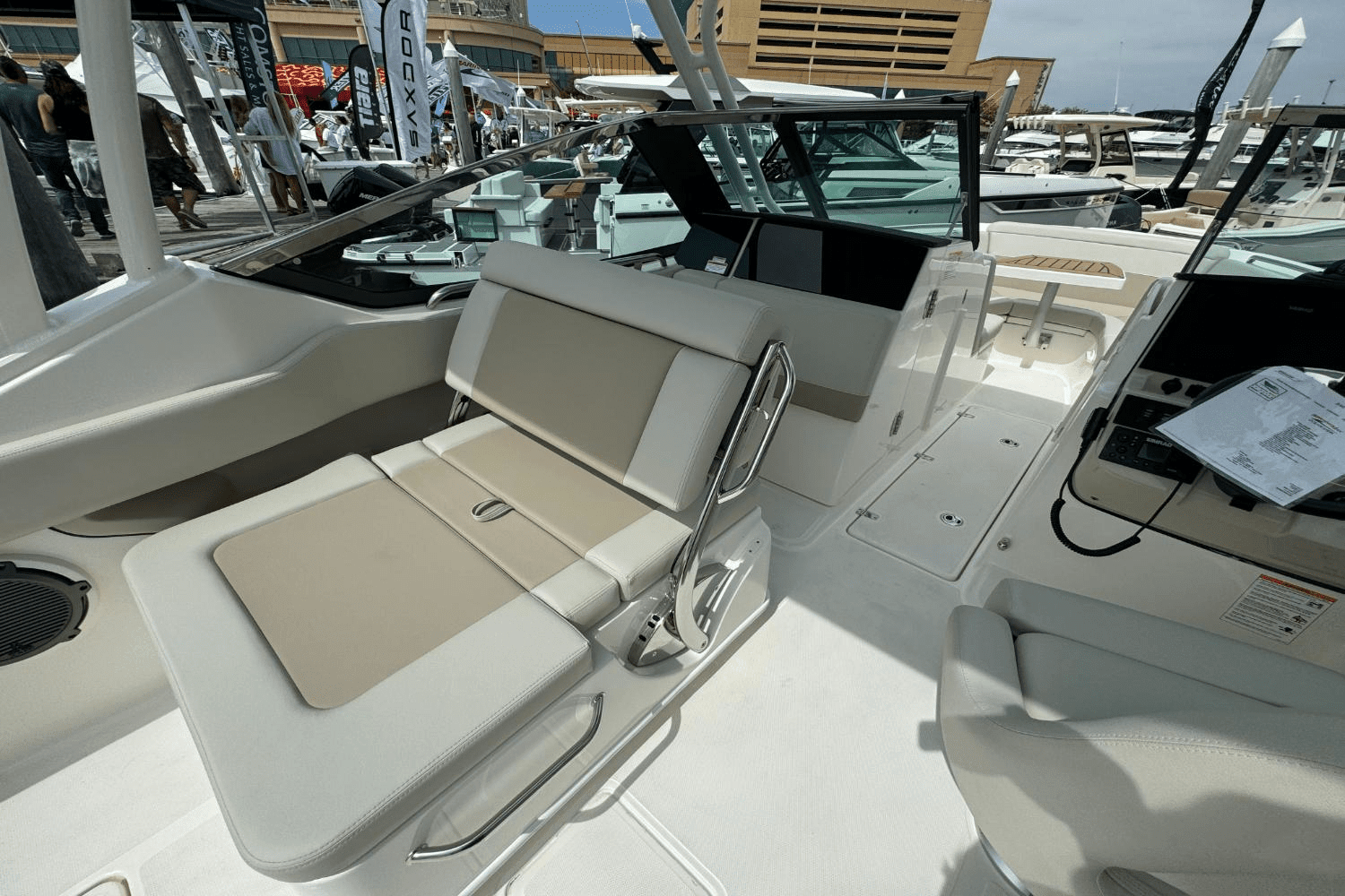 2025 Boston Whaler 240 Vantage Image Thumbnail #12