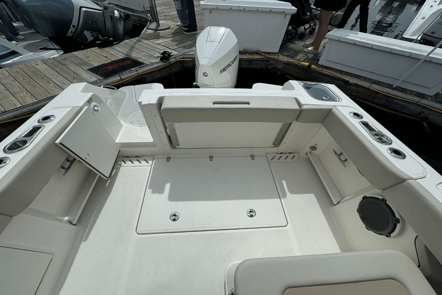 2025 Boston Whaler 240 Vantage Image Thumbnail #4