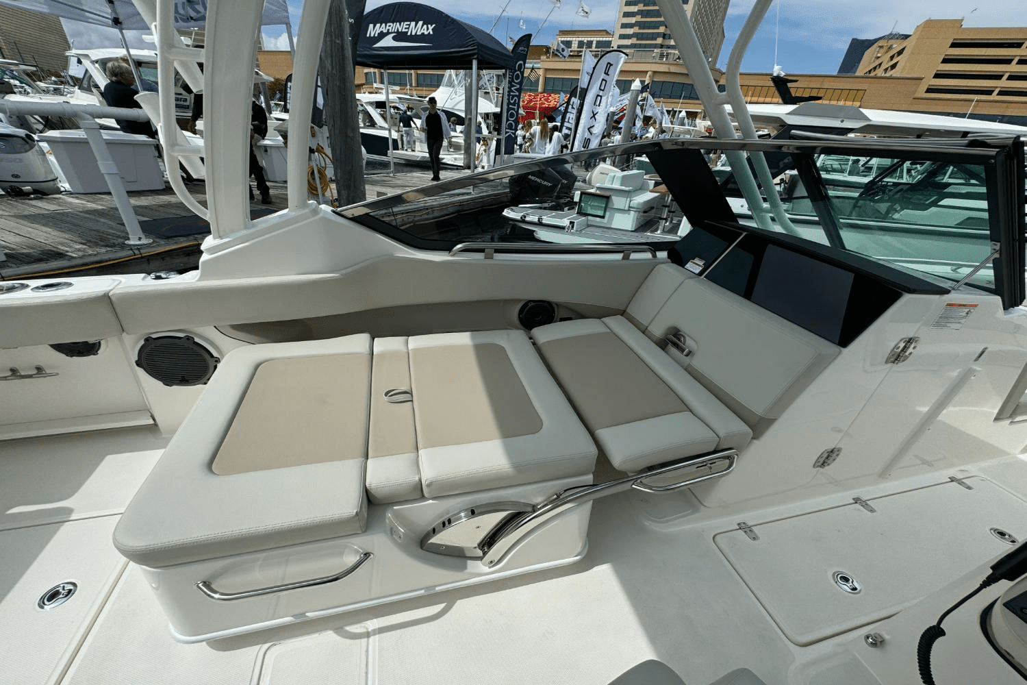 2025 Boston Whaler 240 Vantage Image Thumbnail #16