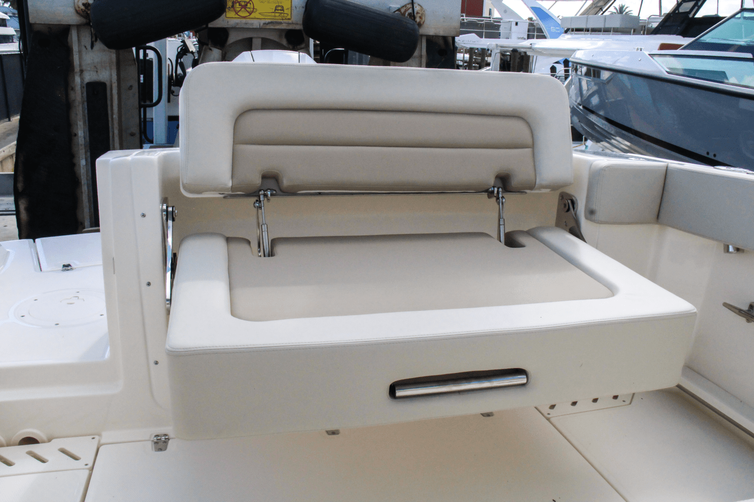 2025 Boston Whaler 240 Vantage Image Thumbnail #17