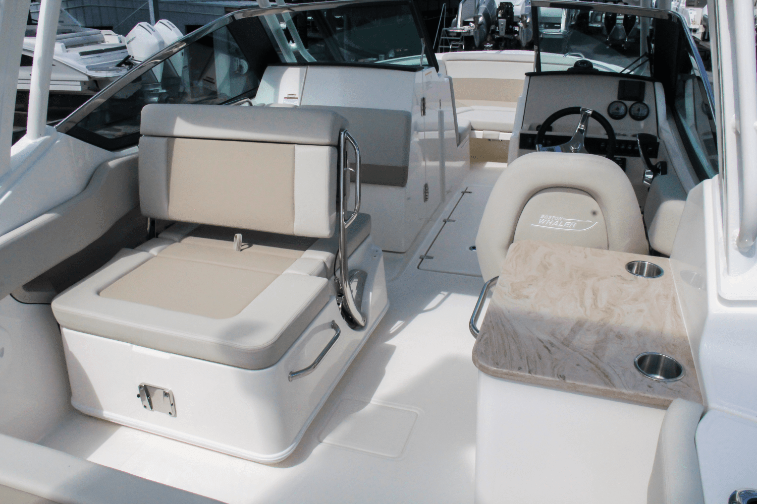 2025 Boston Whaler 240 Vantage Image Thumbnail #15