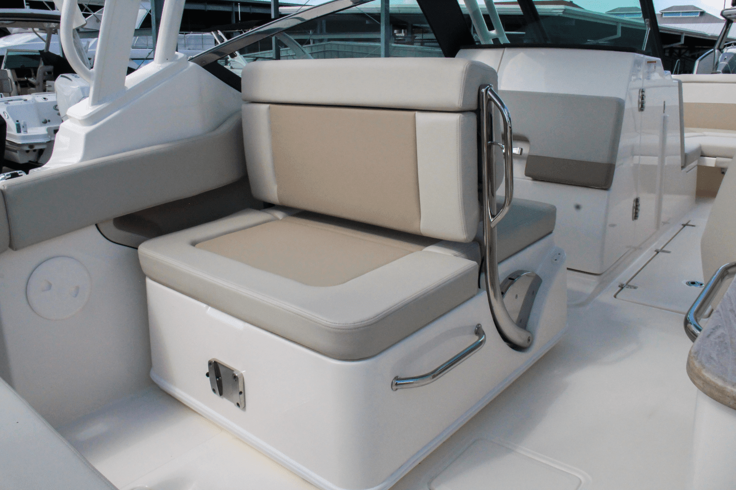 2025 Boston Whaler 240 Vantage Image Thumbnail #19