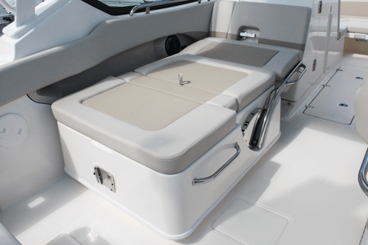 2025 Boston Whaler 240 Vantage Image Thumbnail #20