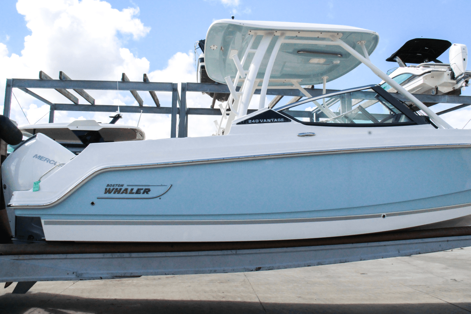 2025 Boston Whaler 240 Vantage Image Thumbnail #7