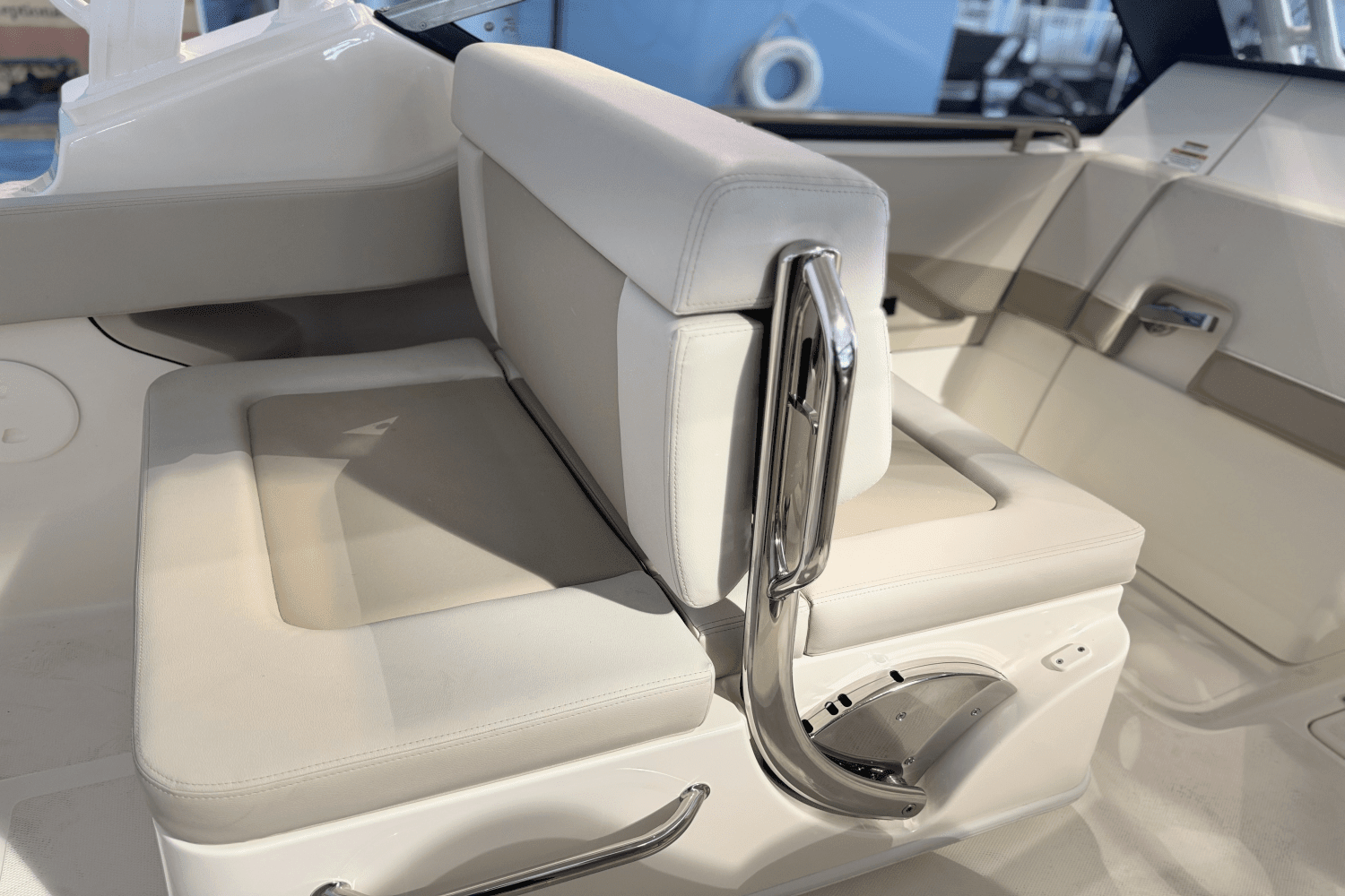 2025 Boston Whaler 240 Vantage Image Thumbnail #7