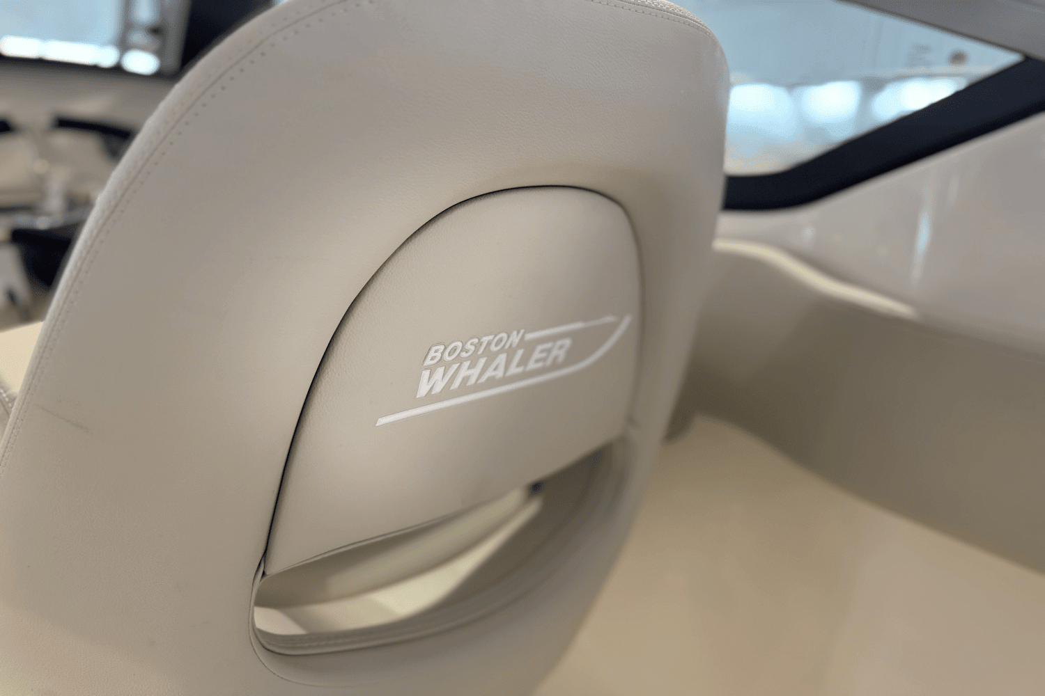 2025 Boston Whaler 240 Vantage Image Thumbnail #6