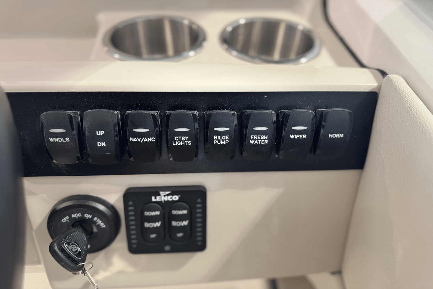 2025 Boston Whaler 240 Vantage Image Thumbnail #9