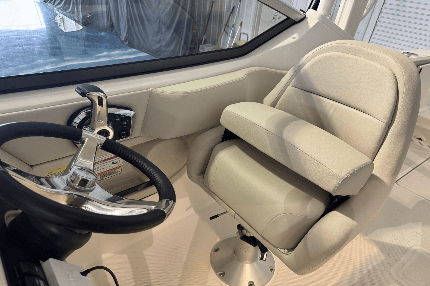 2025 Boston Whaler 240 Vantage Image Thumbnail #8