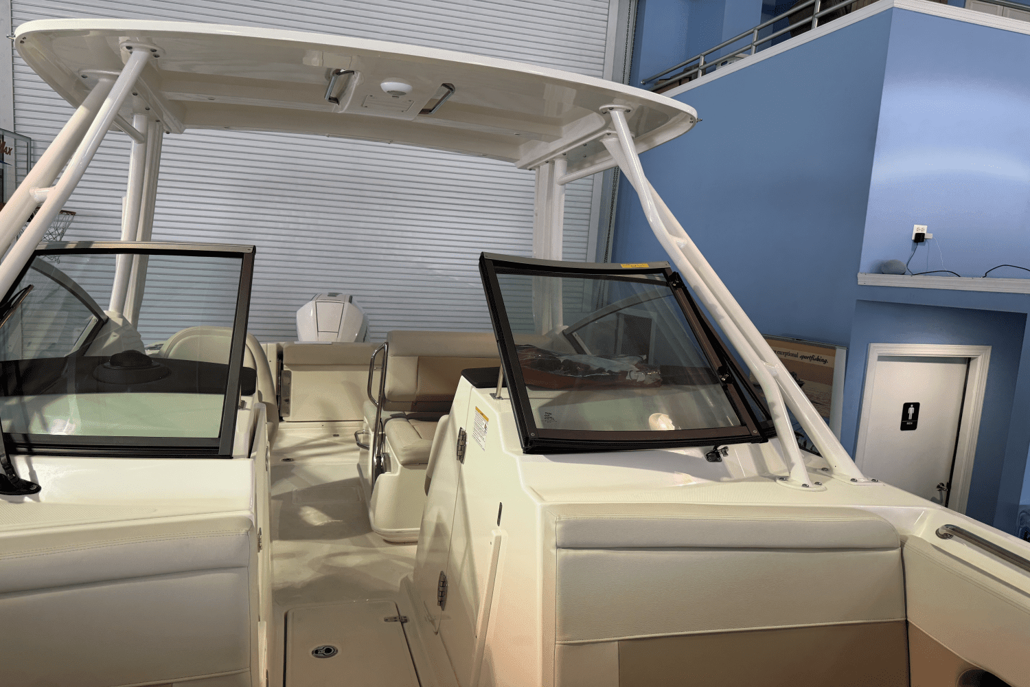 2025 Boston Whaler 240 Vantage Image Thumbnail #12