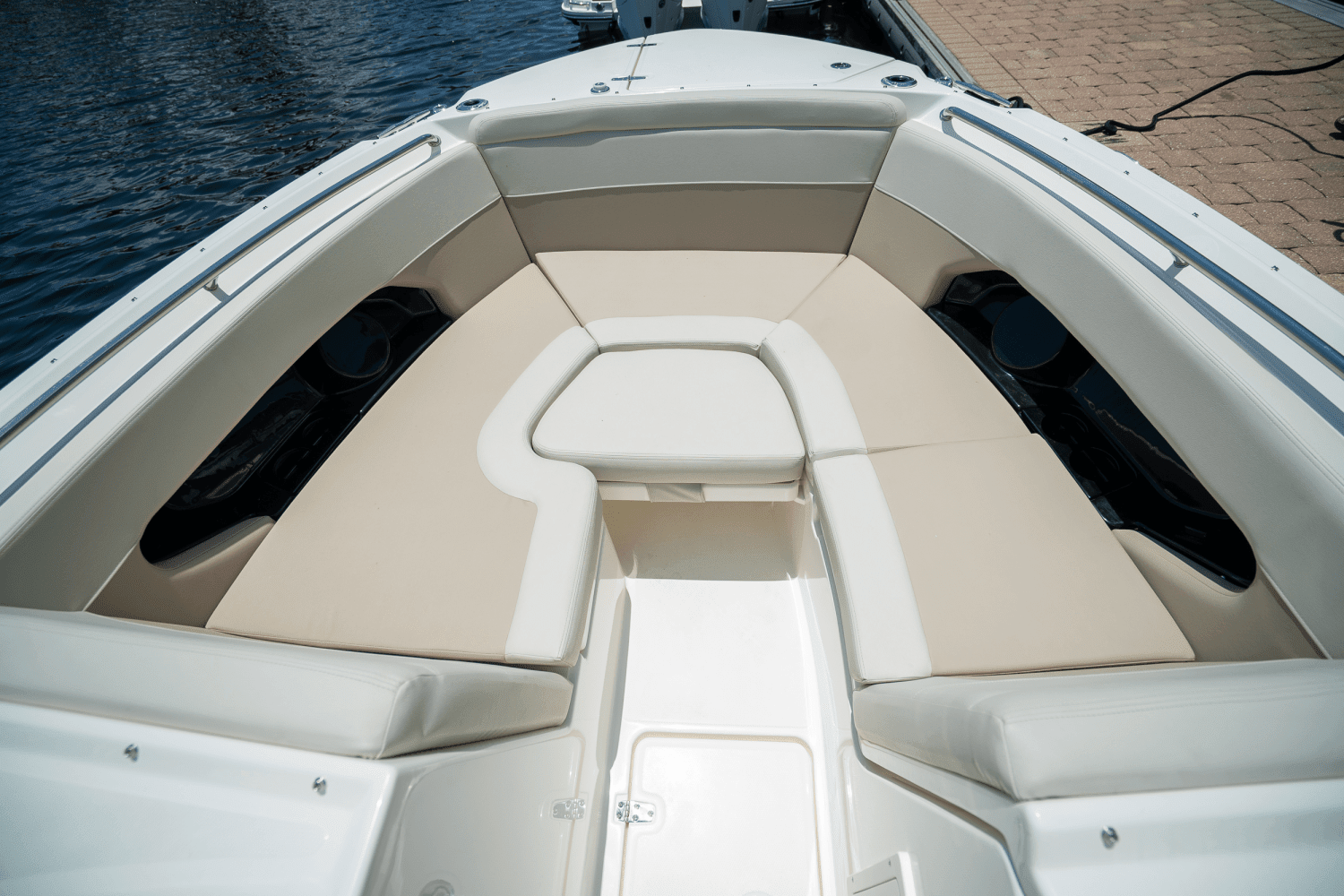 2024 Boston Whaler 240 Vantage Image Thumbnail #20