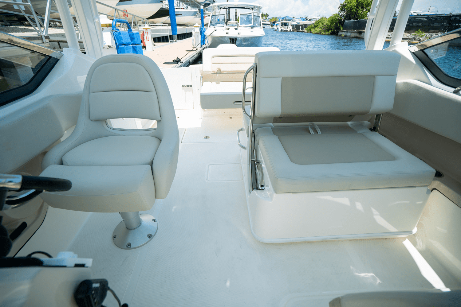 2024 Boston Whaler 240 Vantage Image Thumbnail #18