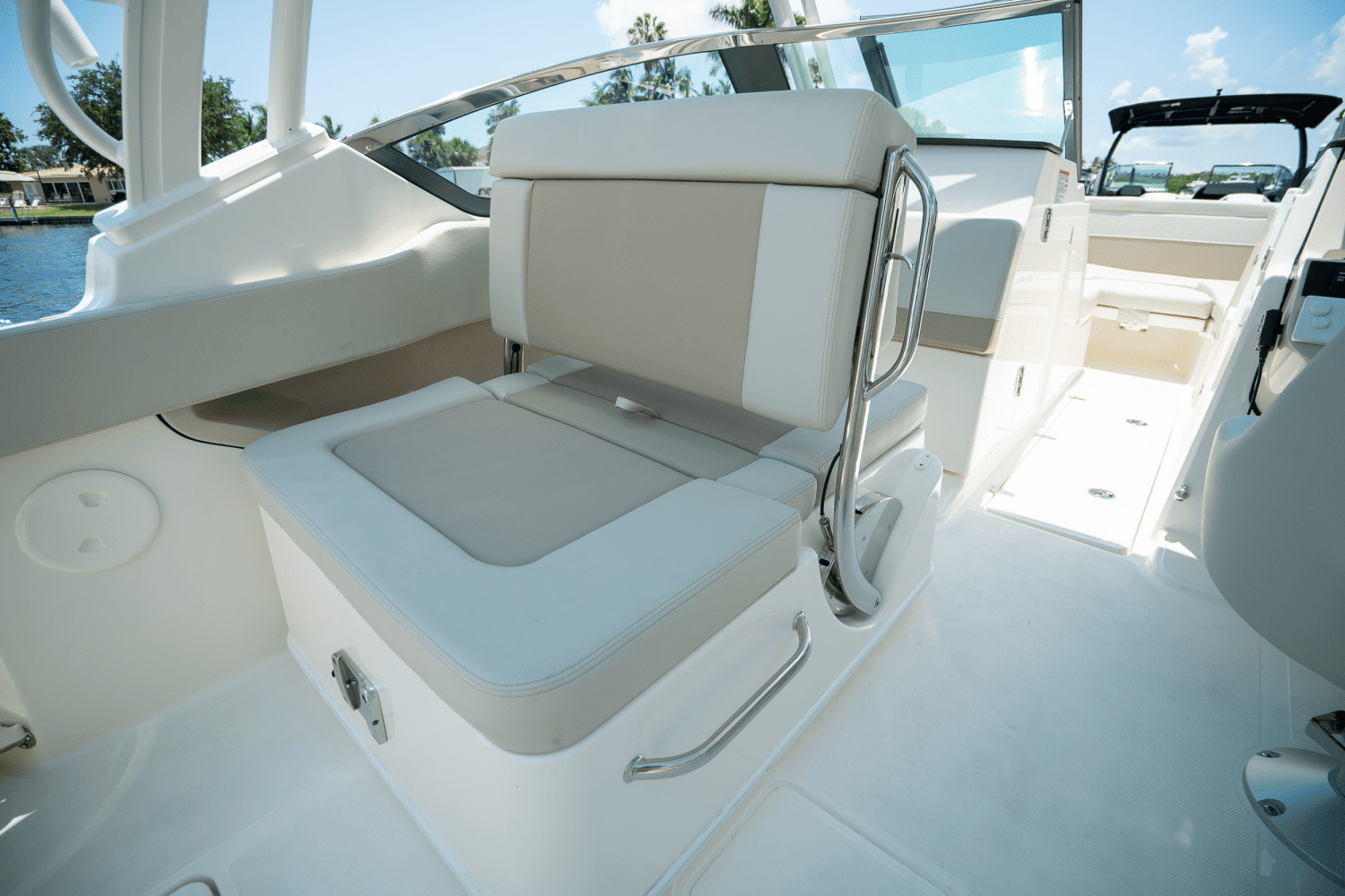 2024 Boston Whaler 240 Vantage Image Thumbnail #9