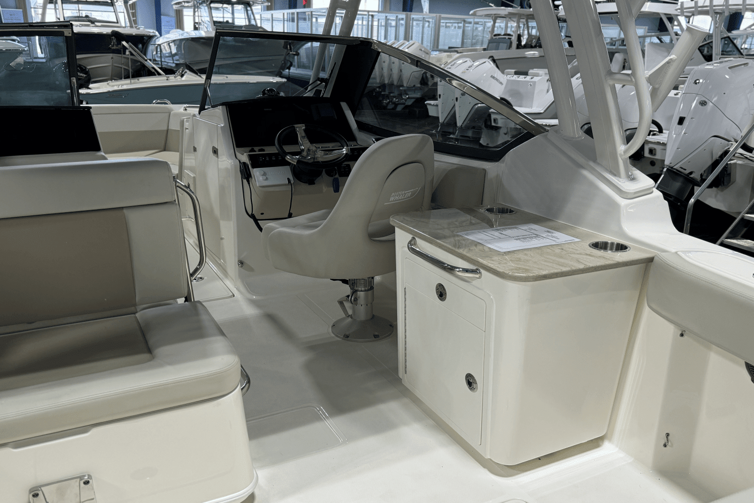 2024 Boston Whaler 240 Vantage Image Thumbnail #8