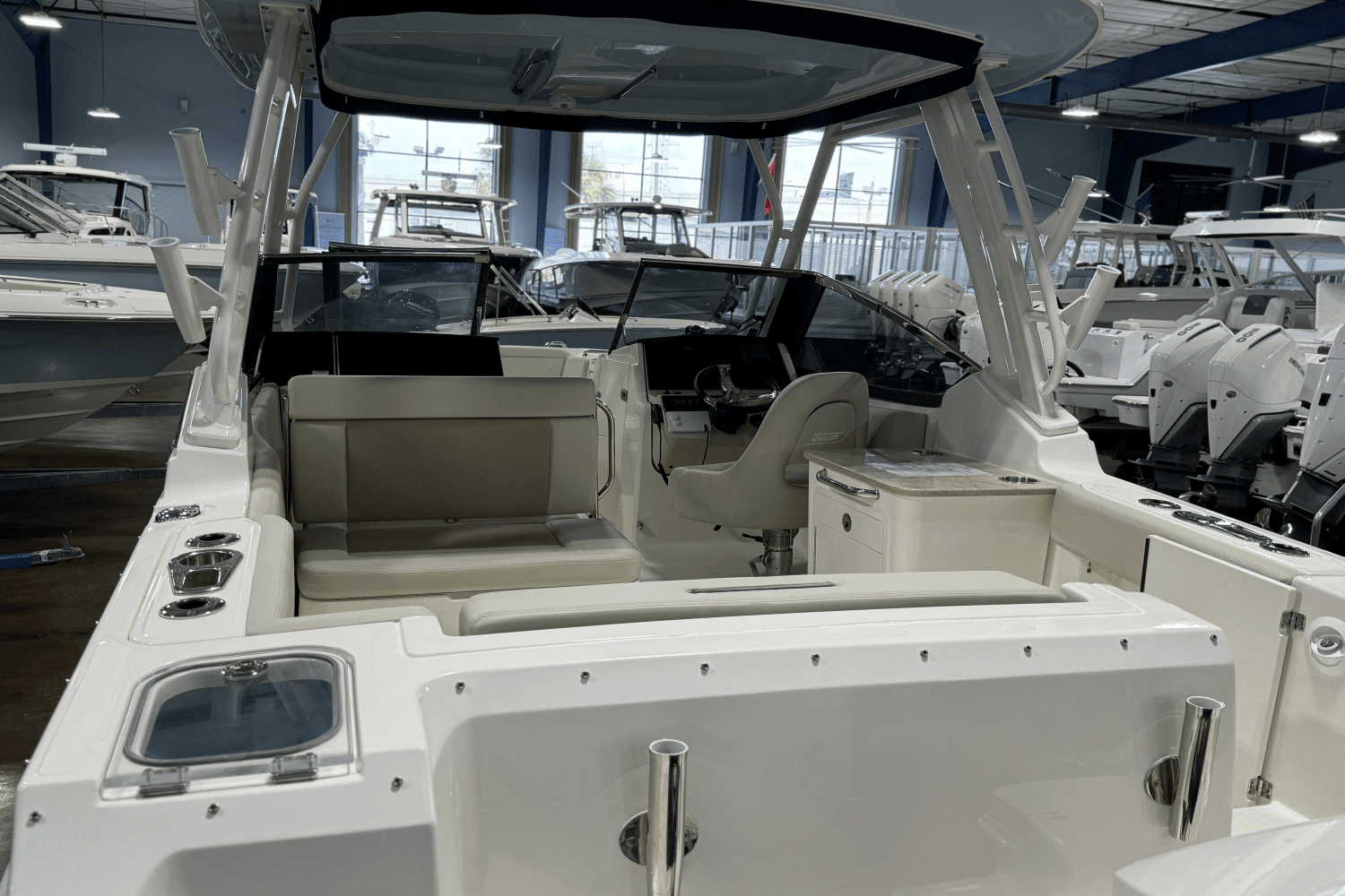 2024 Boston Whaler 240 Vantage Image Thumbnail #5