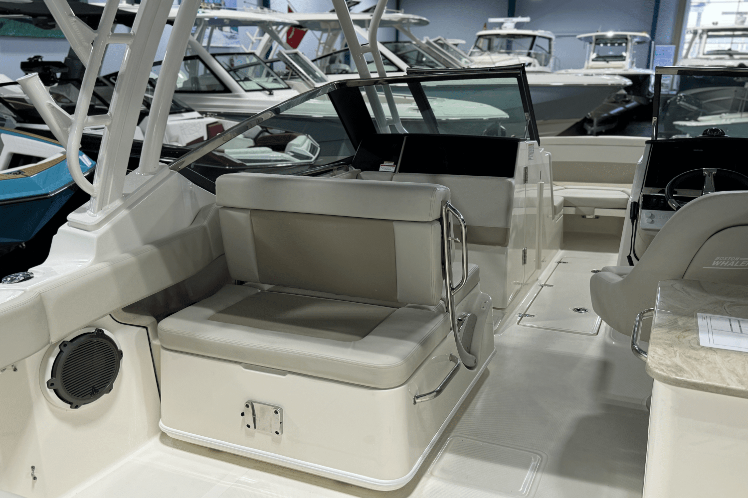 2024 Boston Whaler 240 Vantage Image Thumbnail #6