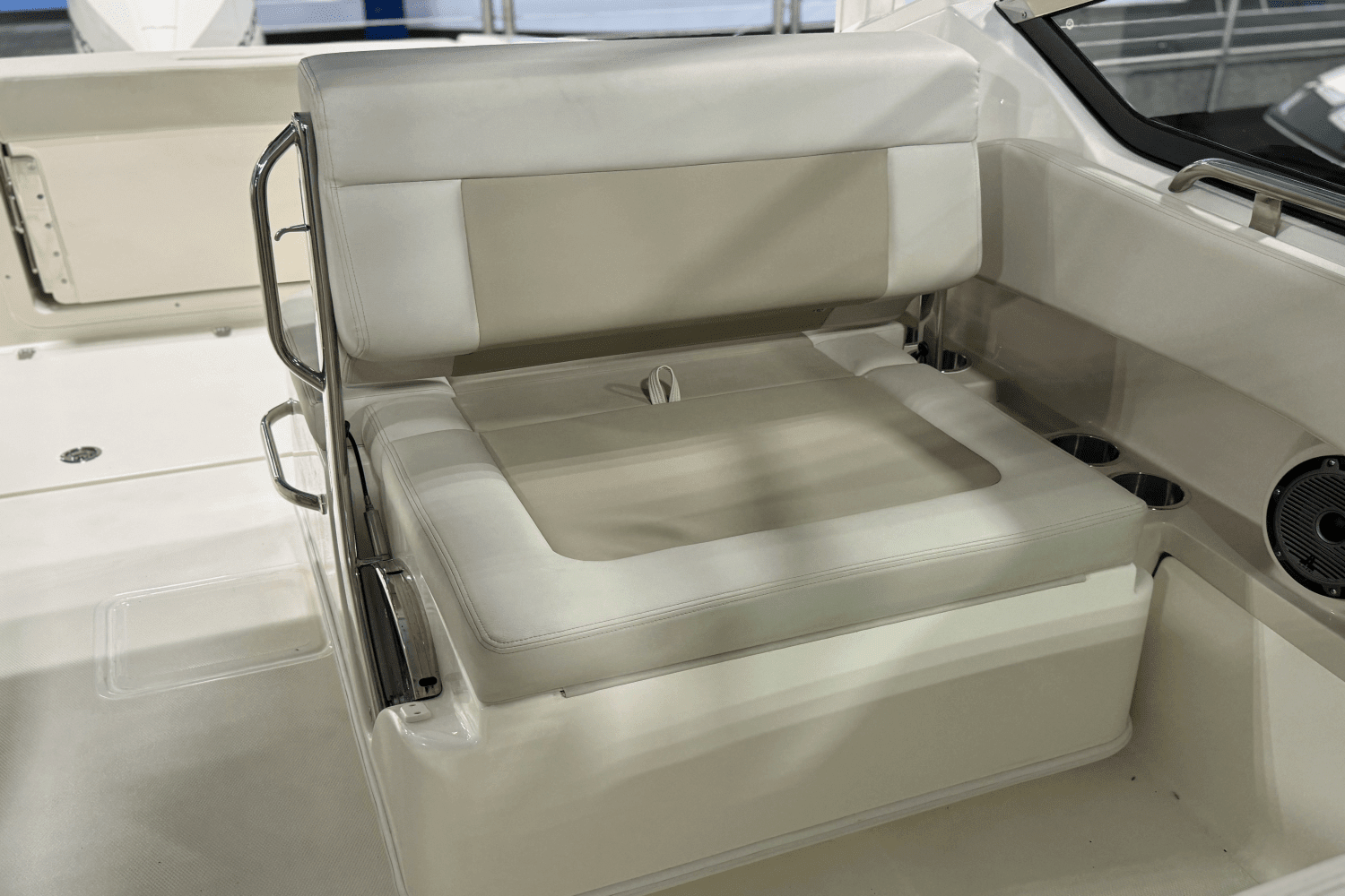 2024 Boston Whaler 240 Vantage Image Thumbnail #17