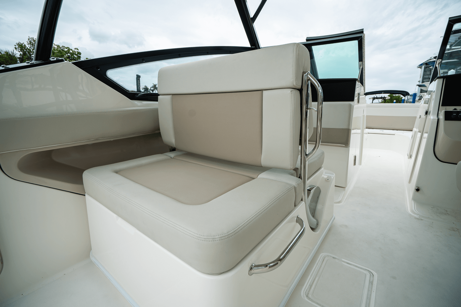 2024 Boston Whaler 280 Vantage Image Thumbnail #10