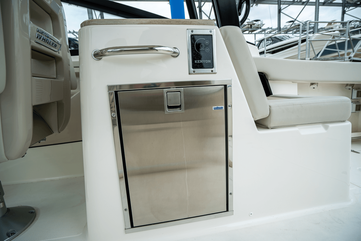 2024 Boston Whaler 280 Vantage Image Thumbnail #9