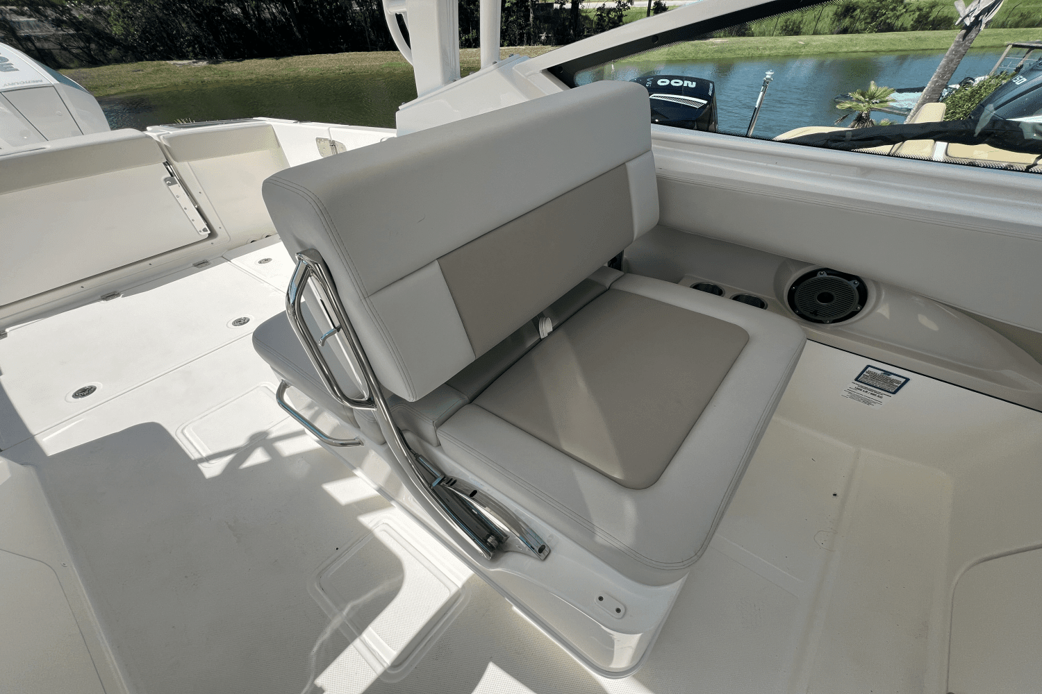 2024 Boston Whaler 280 Vantage Image Thumbnail #12