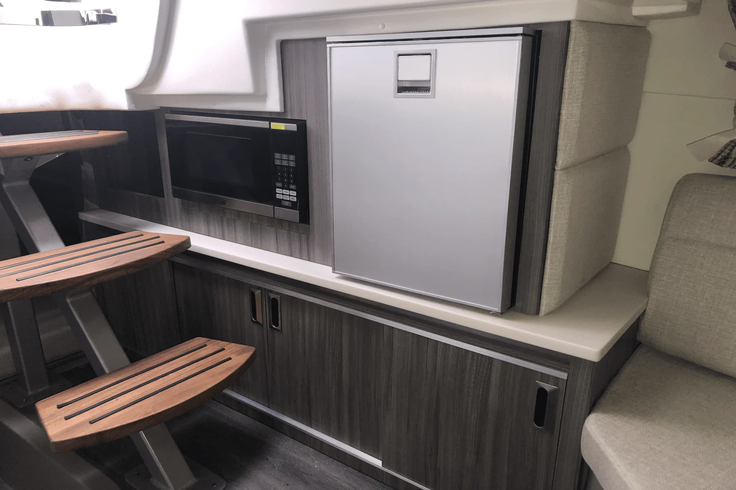 2023 Sea Ray
                                                             Sundancer 320 Outboard Image Thumbnail #31