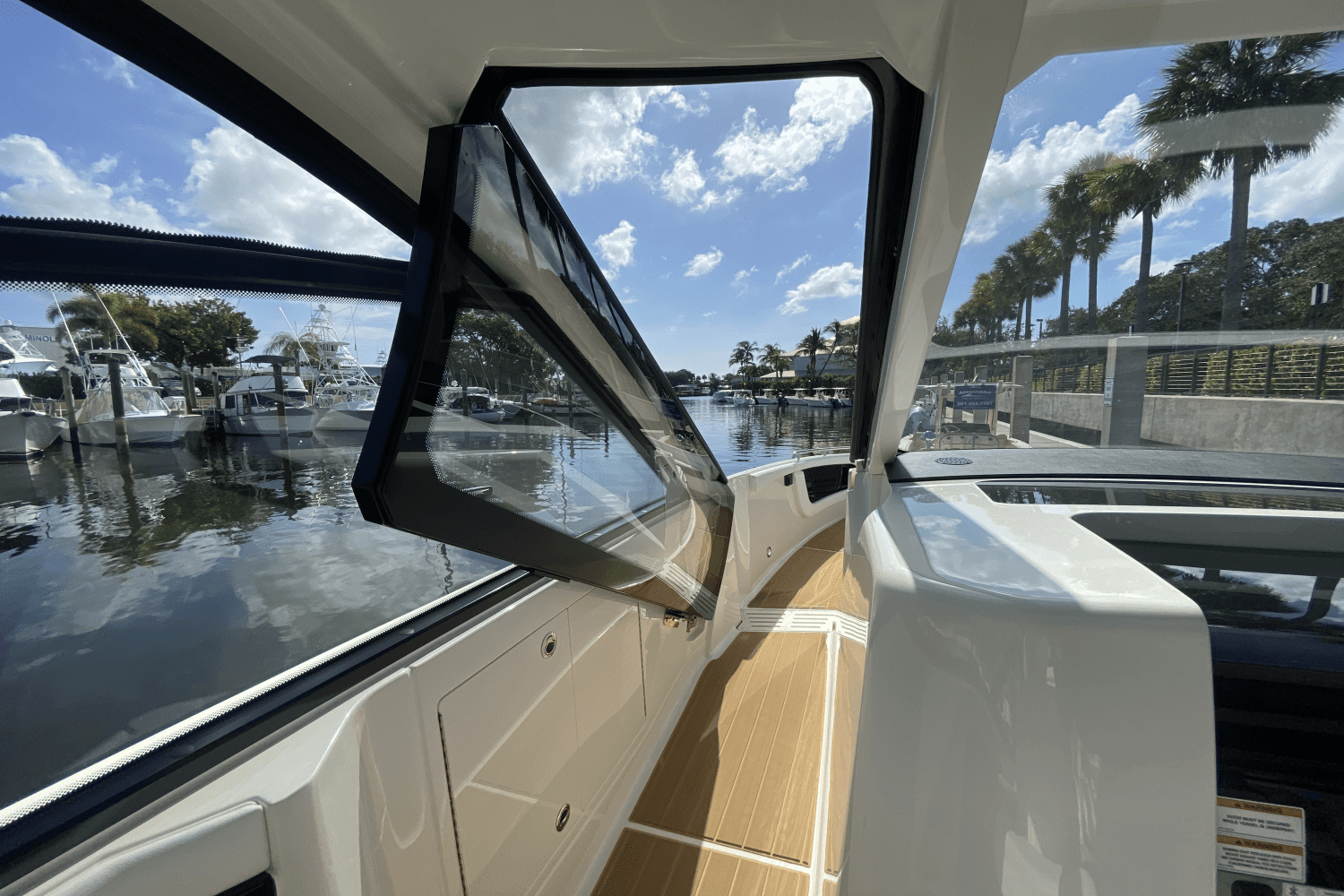 2023 Sea Ray
                                                             Sundancer 370 Outboard Image Thumbnail #29