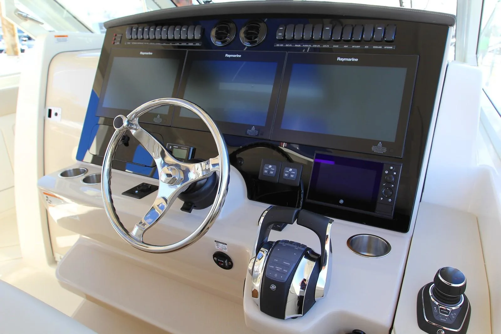 2025 Boston Whaler 380 Realm Image Thumbnail #12