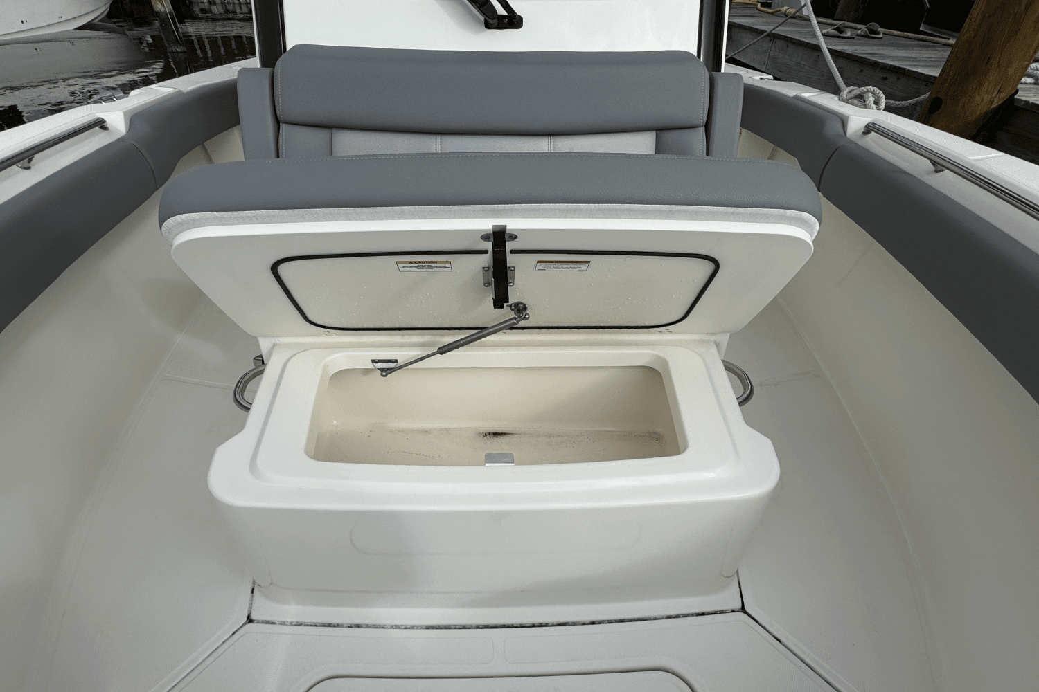 2024 Boston Whaler 250 Outrage Image Thumbnail #16