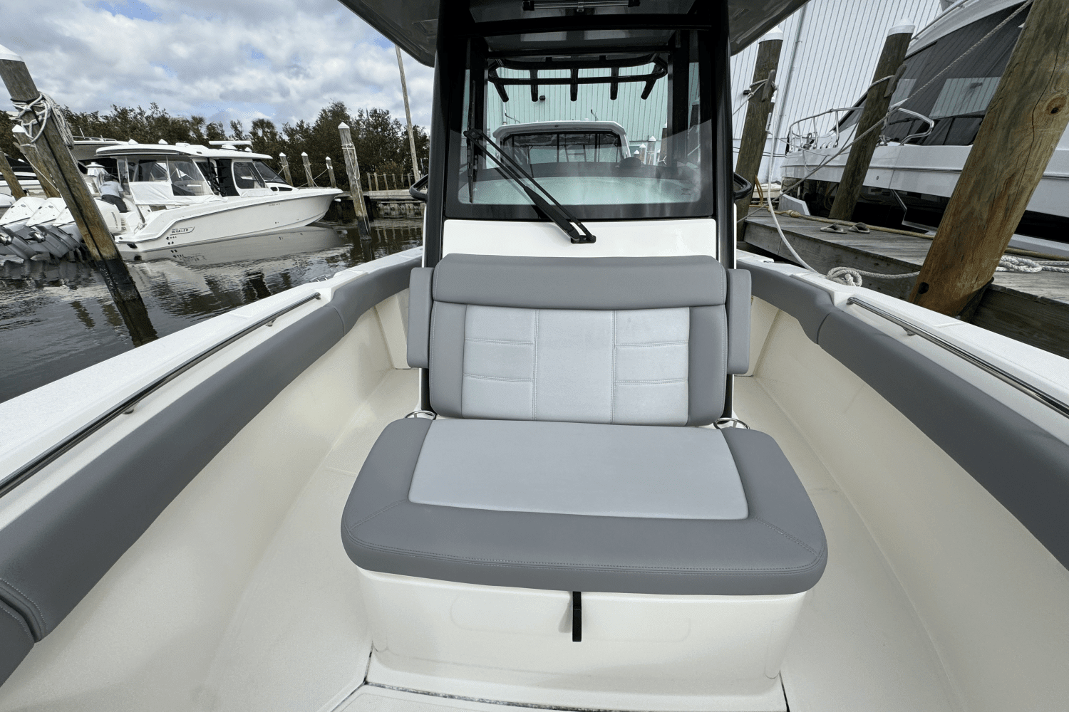 2024 Boston Whaler 250 Outrage Image Thumbnail #32