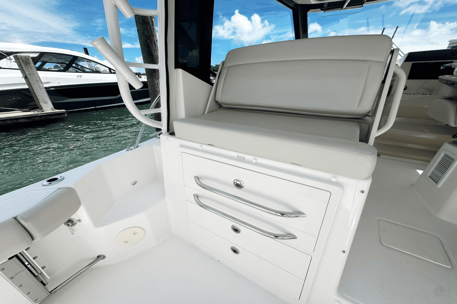 2024 Boston Whaler 325 Conquest Image Thumbnail #5