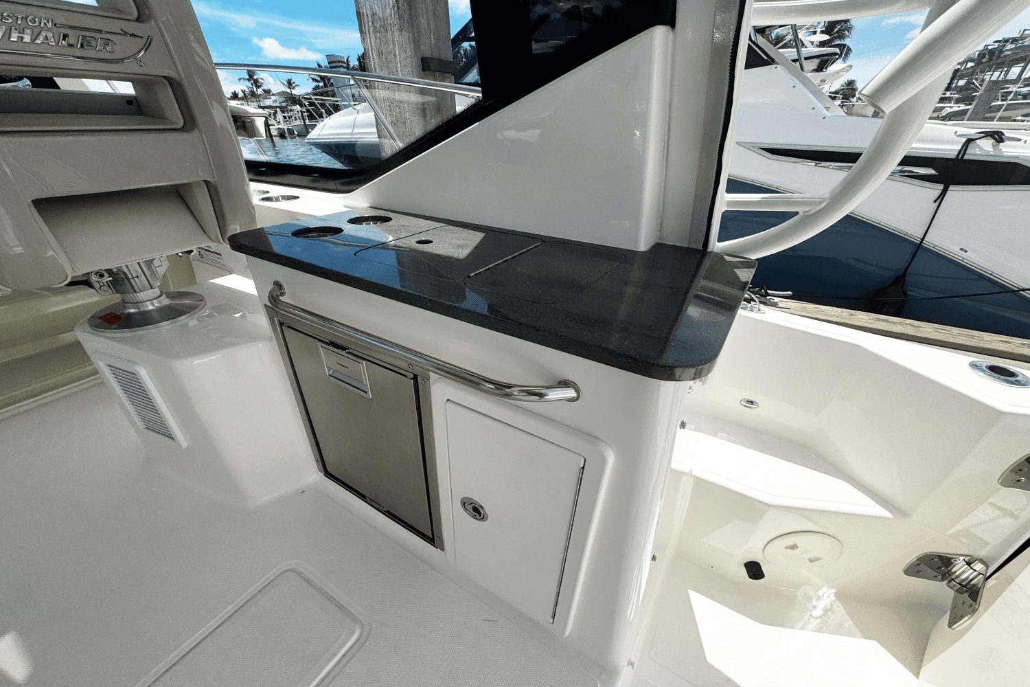 2024 Boston Whaler 325 Conquest Image Thumbnail #8