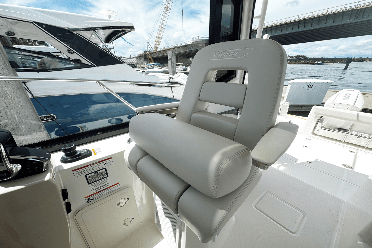 2024 Boston Whaler 325 Conquest Image Thumbnail #10