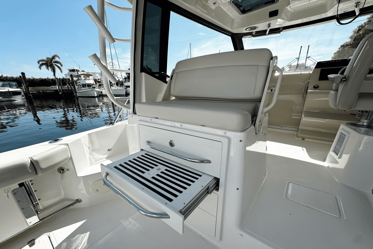 2024 Boston Whaler 325 Conquest Image Thumbnail #17