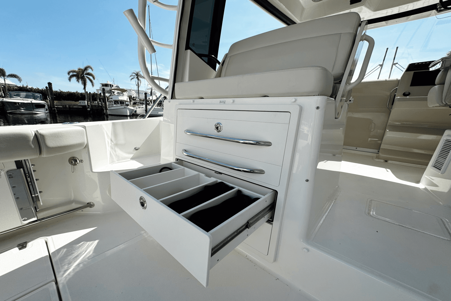 2024 Boston Whaler 325 Conquest Image Thumbnail #18