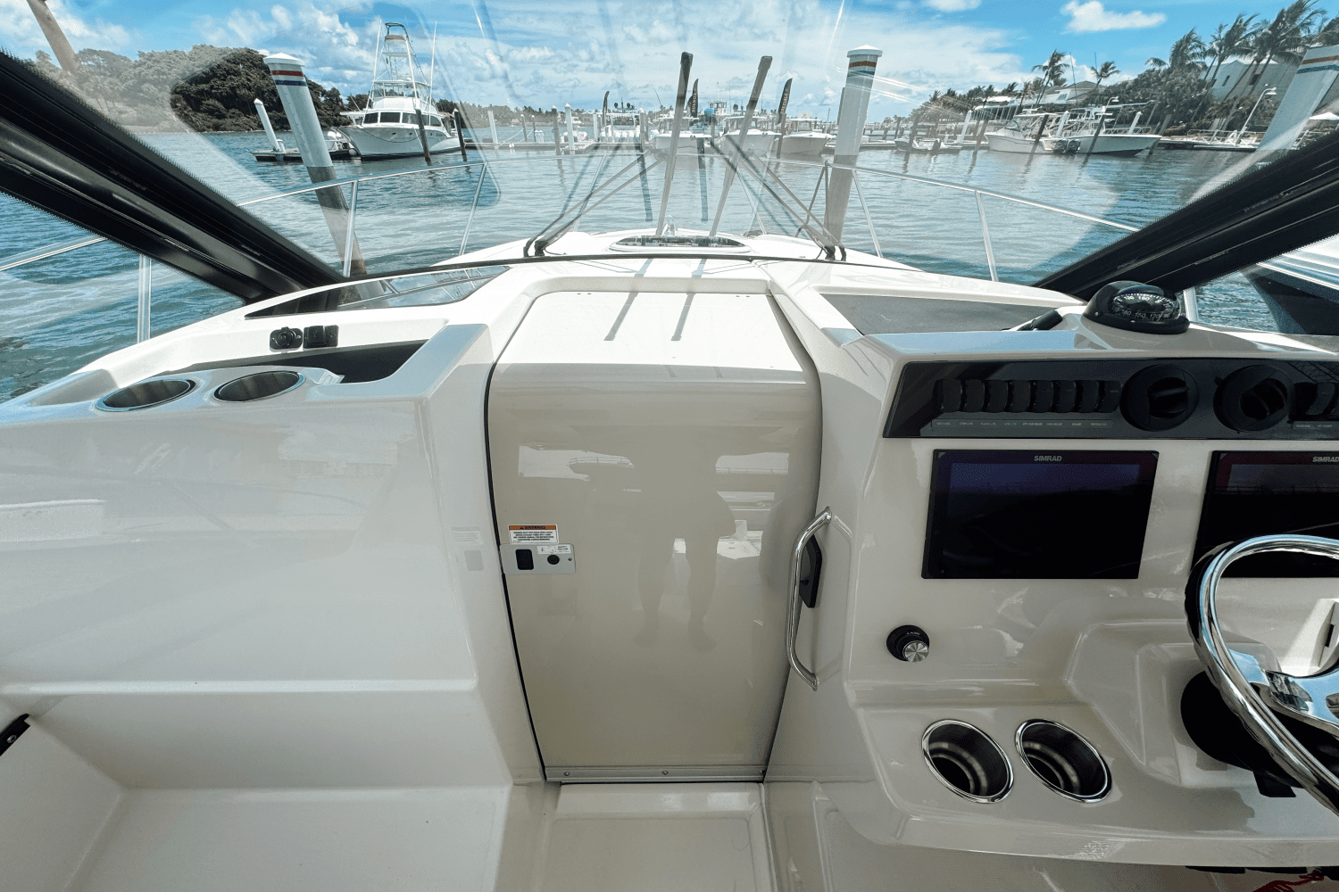 2024 Boston Whaler 325 Conquest Image Thumbnail #12