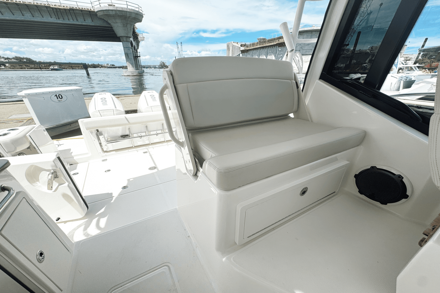 2024 Boston Whaler 325 Conquest Image Thumbnail #6