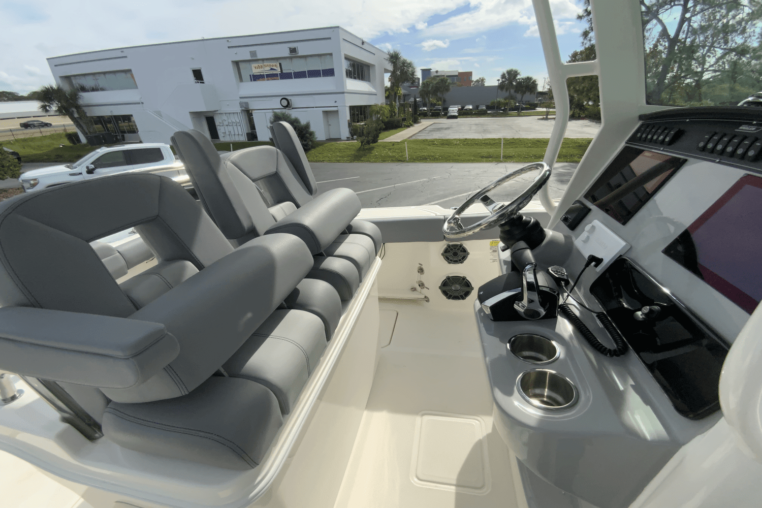 2024 Boston Whaler 250 Outrage Image Thumbnail #13