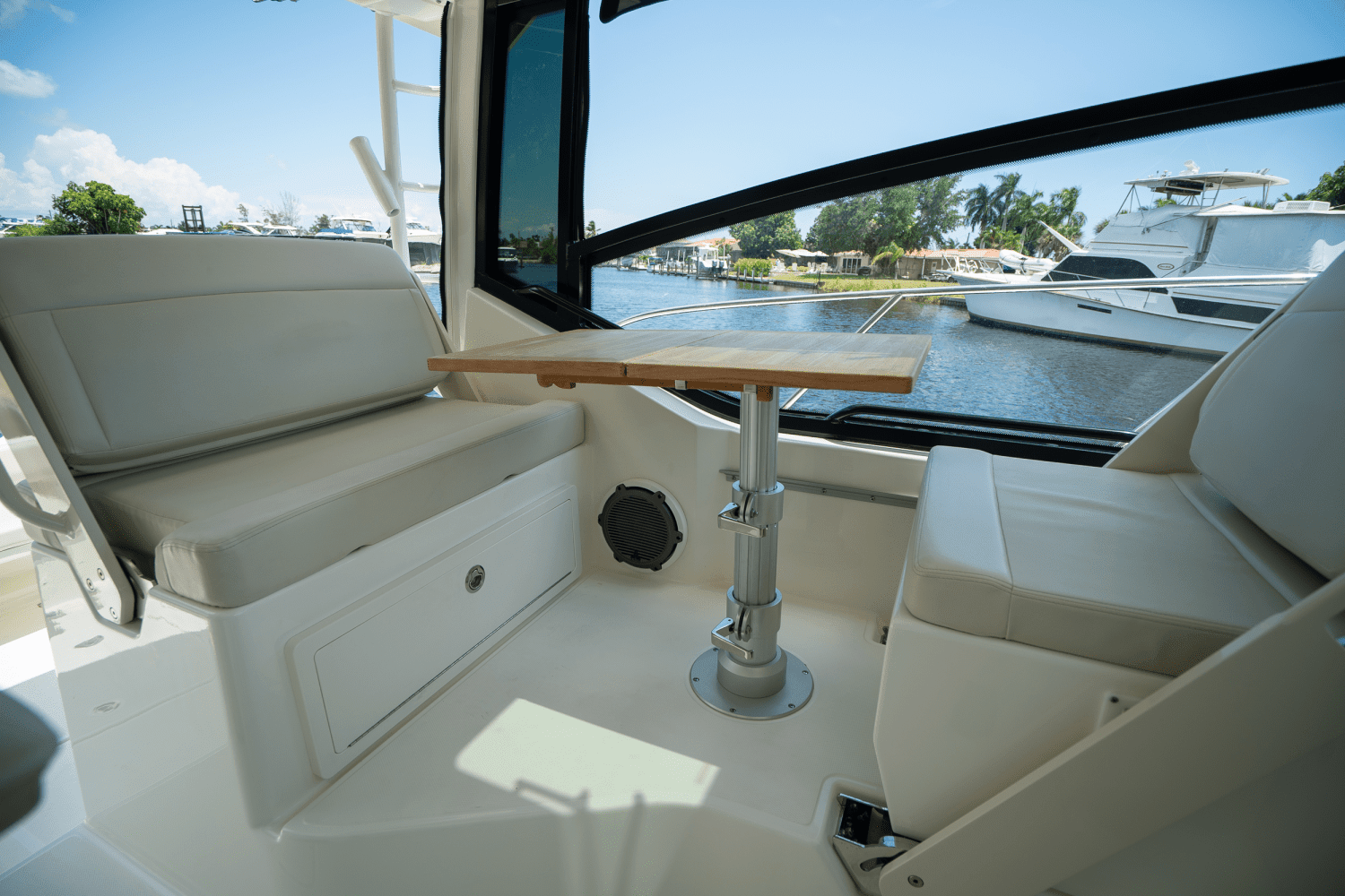 2024 Boston Whaler 325 Conquest Image Thumbnail #16