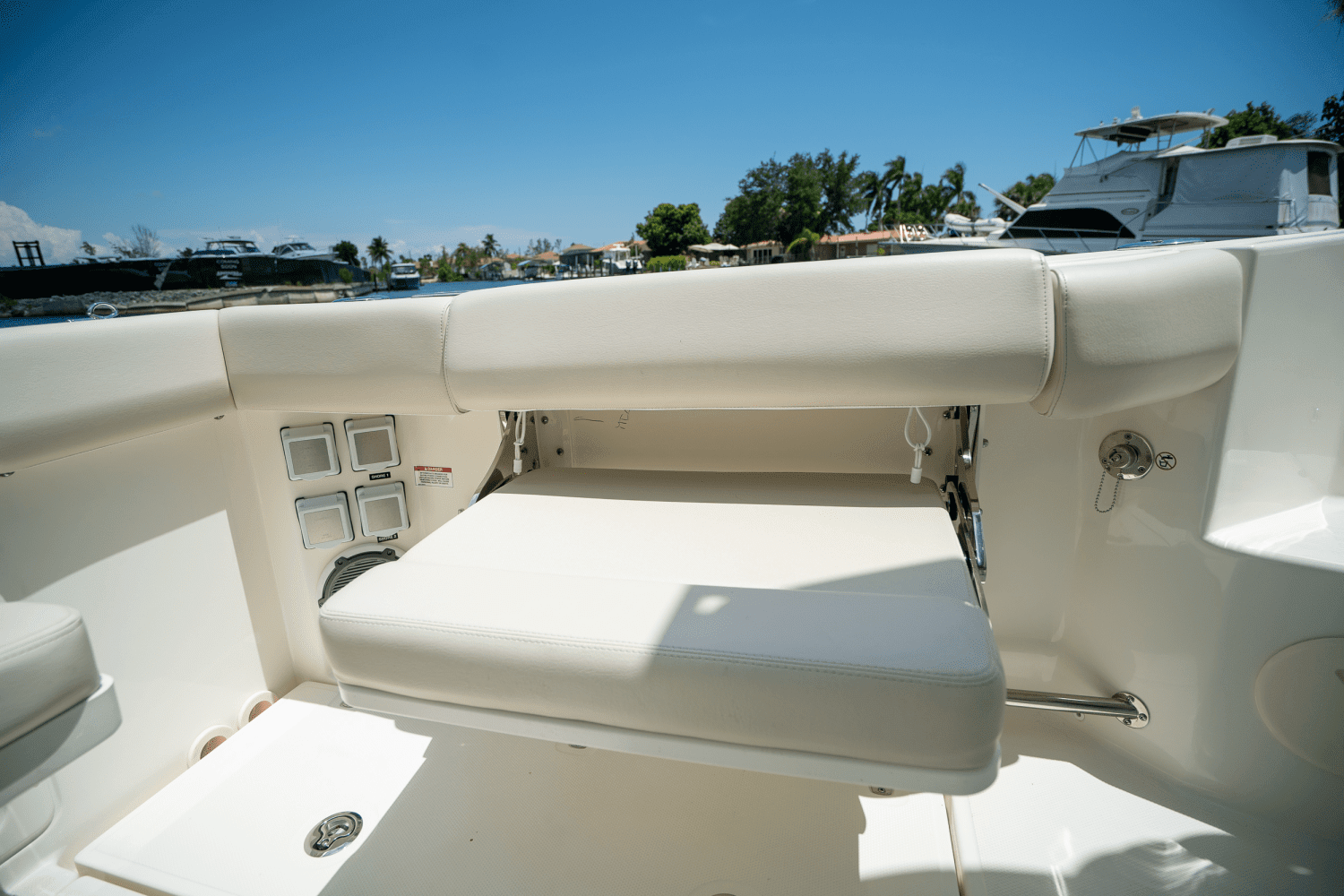 2024 Boston Whaler 325 Conquest Image Thumbnail #7