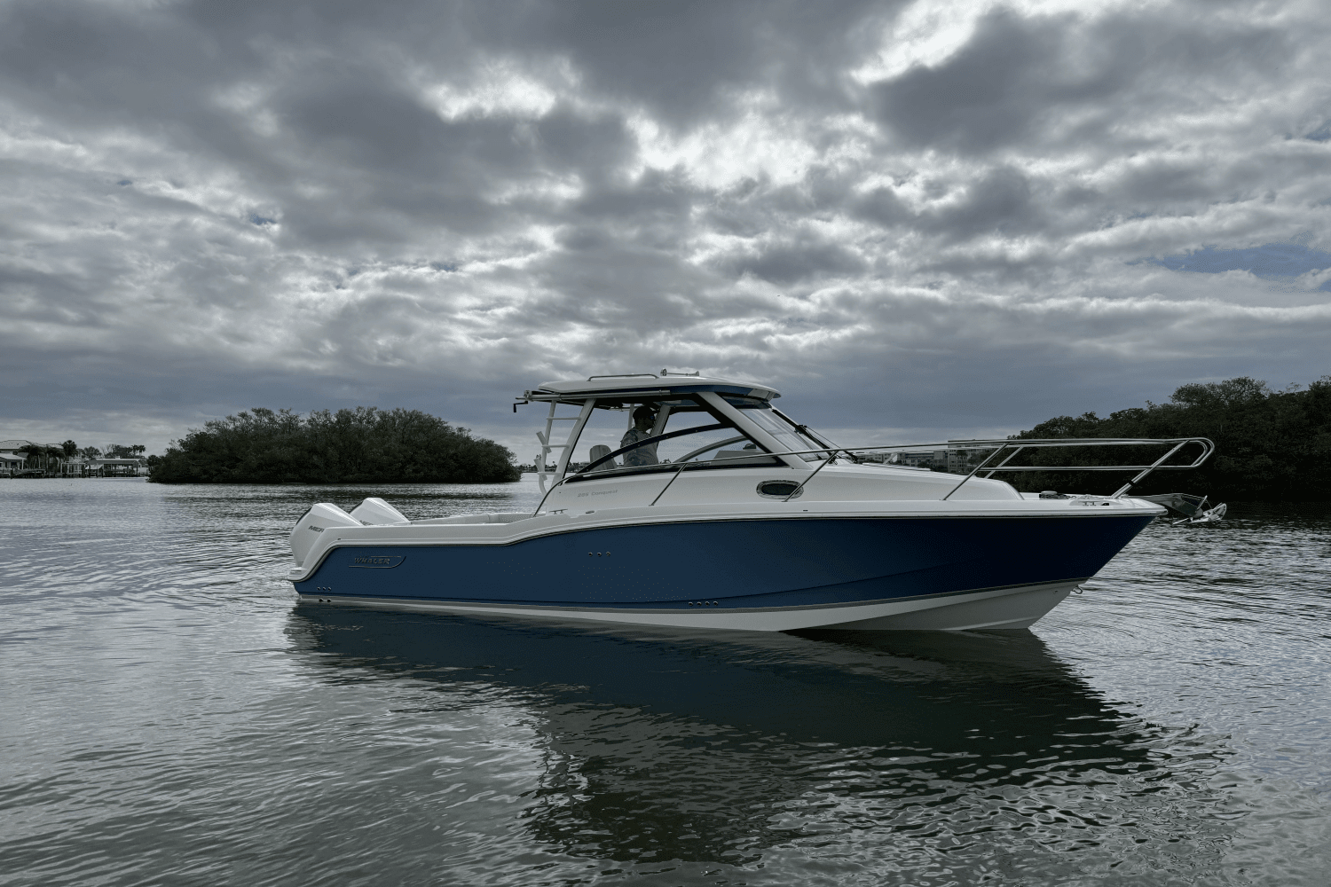 2024 Boston Whaler 285 Conquest Image Thumbnail #1