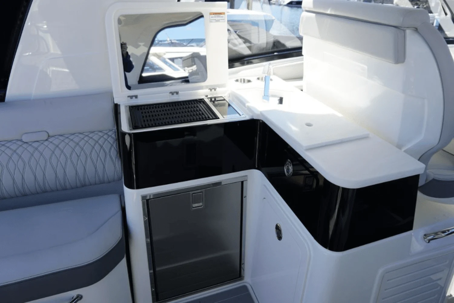 2023 Sea Ray
                                                             Sundancer 370 OB Image Thumbnail #13
