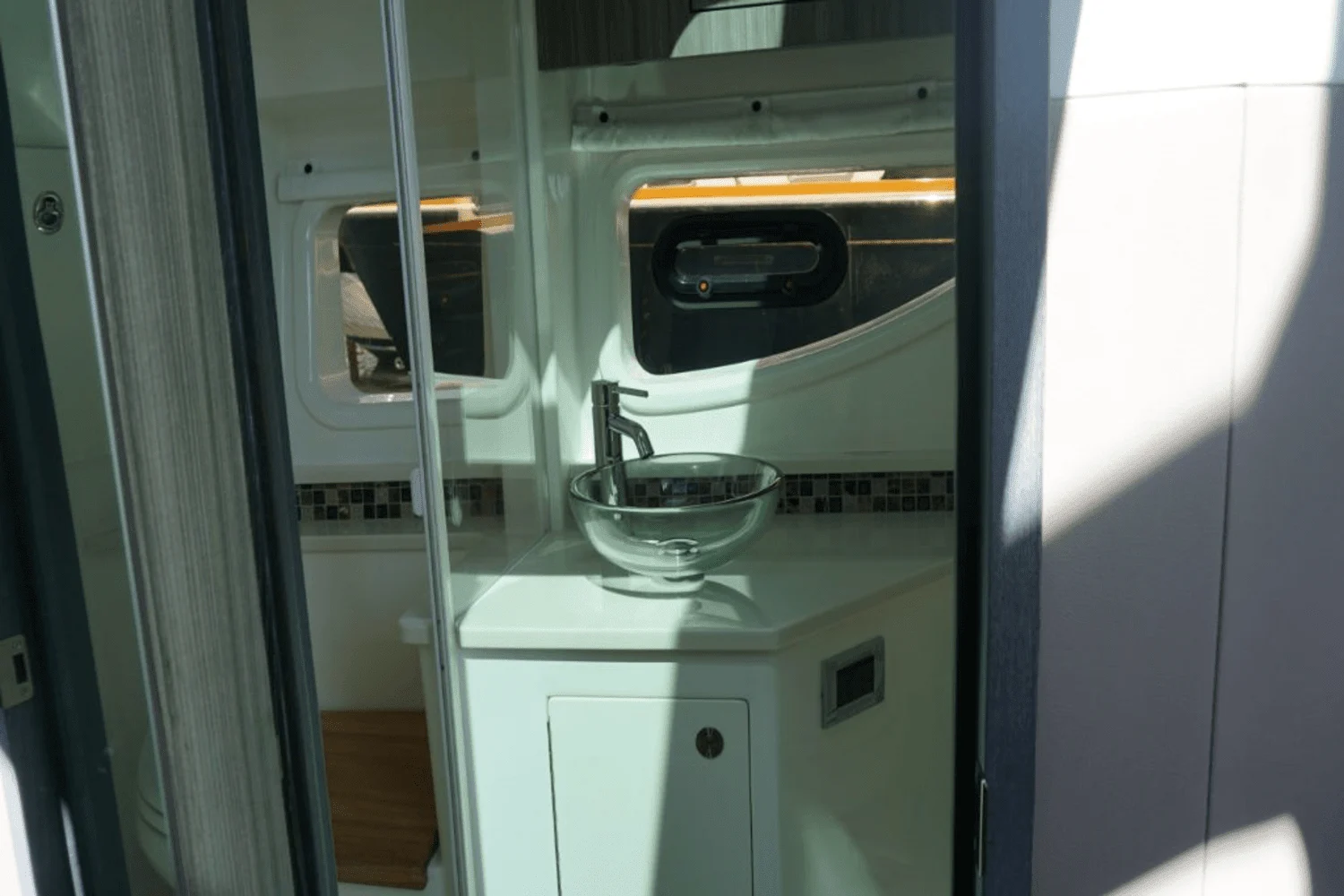 2023 Sea Ray
                                                             Sundancer 370 OB Image Thumbnail #25