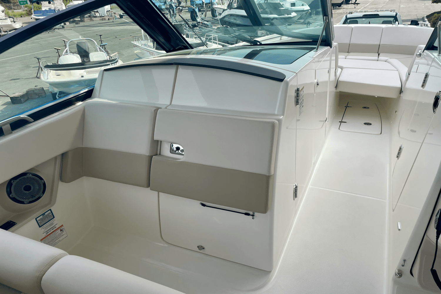 2024 Boston Whaler 320 Vantage Image Thumbnail #20