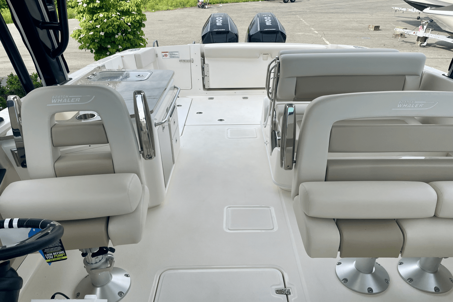 2024 Boston Whaler 320 Vantage Image Thumbnail #19